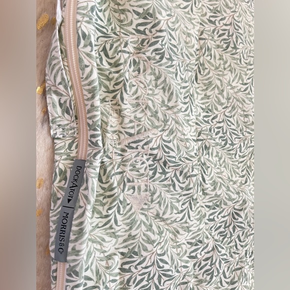 Dockatot with extra cover & toy arch - Picture 5 of 6